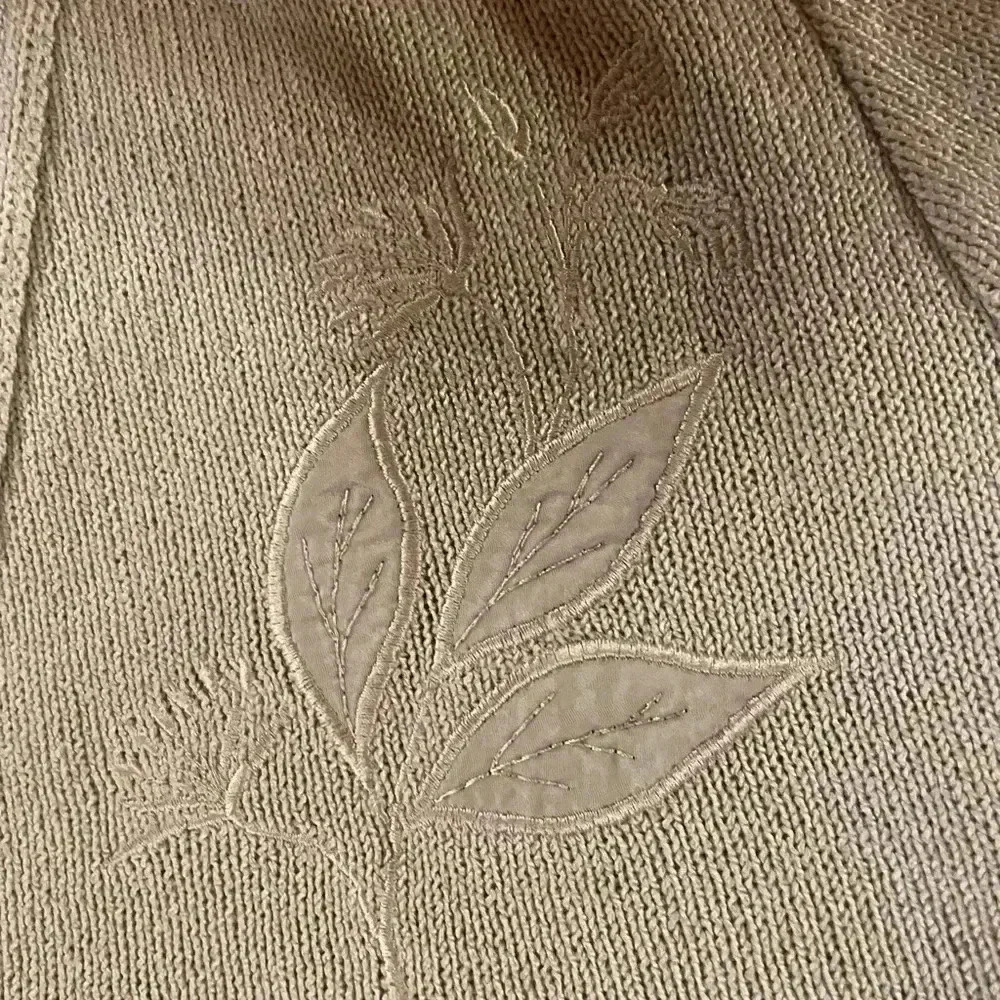 ๐ฅ6/$20 or 10/$40. Future Lady sweater - Picture 10 of 10